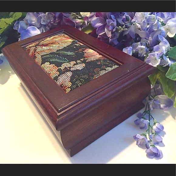 💜NWOB Vintage Style Tapestry Wood Jewelry Box💜 - Picture 8 of 14